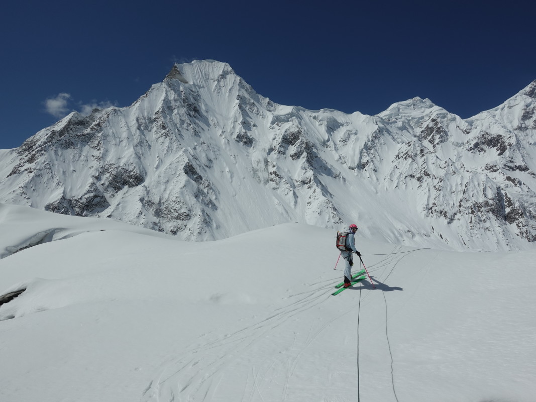 Prima salita e discesa con gli sci di una cima inviolata in Pakistan per Enrico Mosetti - es