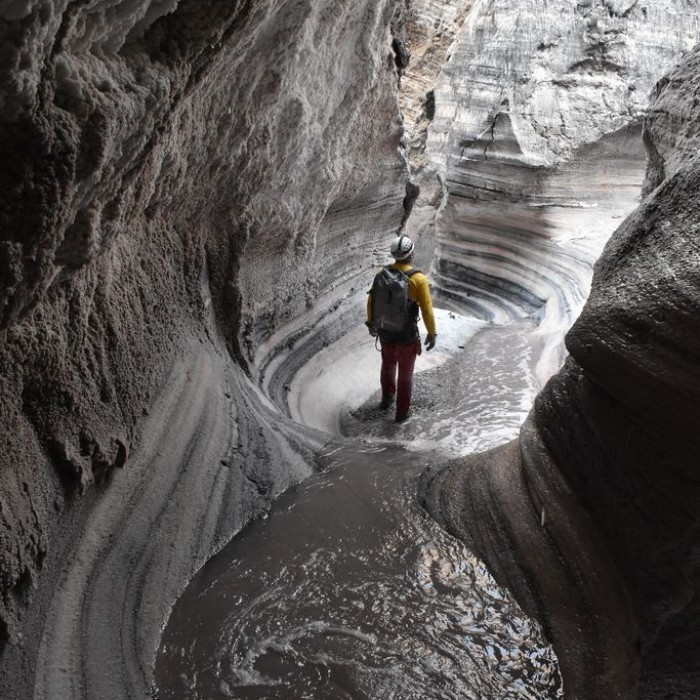 La Venta esplora le Grotte del Sale in Iran