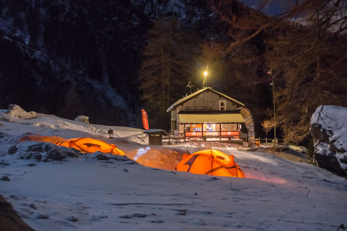 SLEEPING IN A TENT ON THE SNOW? SEEING IS BELIEVING!