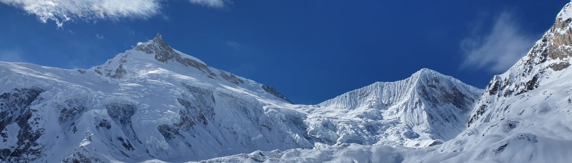 Alex Txikon again on Manaslu after the avalanche that hit the base camp
